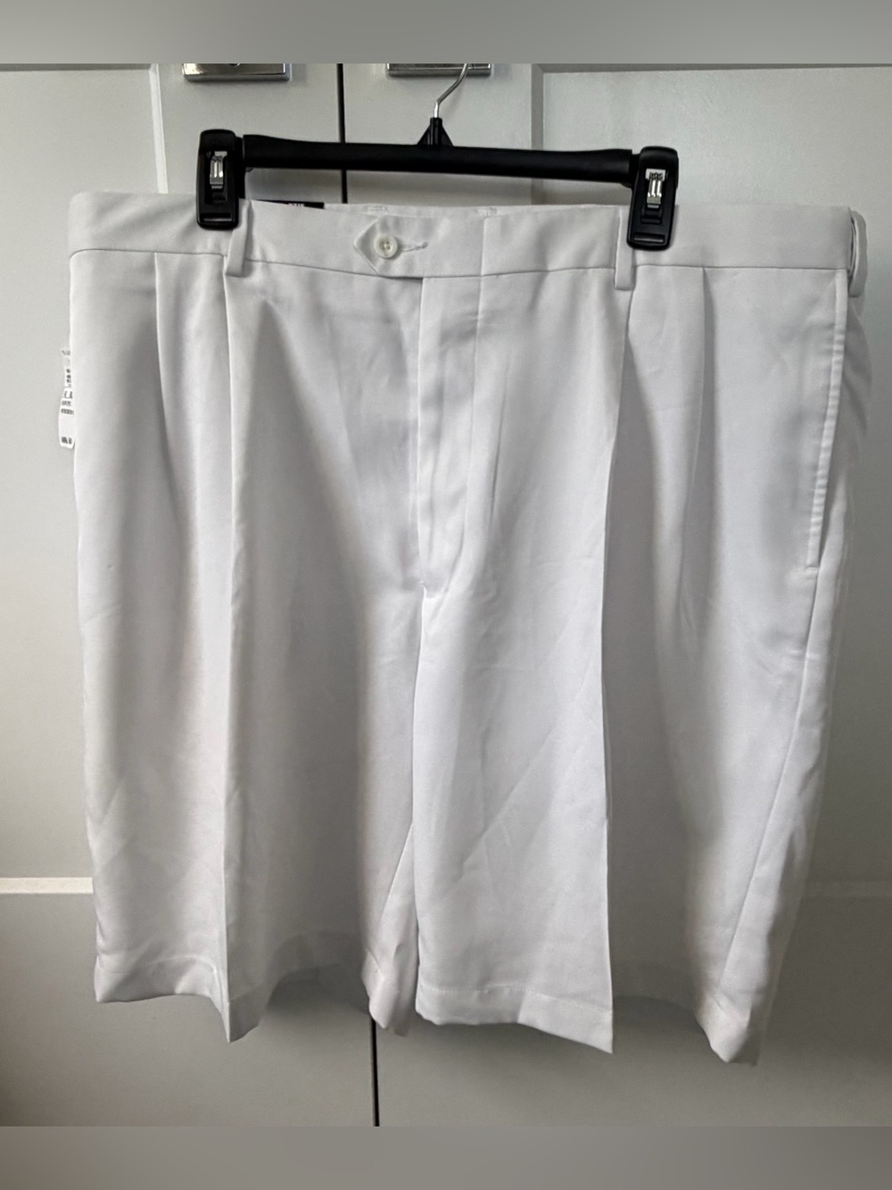 NWT Jos. A. Bank Leadbetter Men’s Crisp White Golf Shorts, Size 42